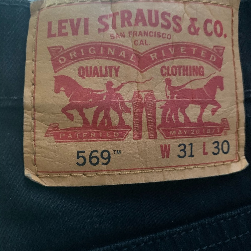 Perfectly Black Levi’s 569